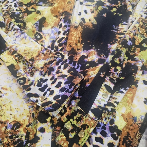 BCBG MAXAZRIA Mystical Leopard Art to Wear Snap Closure Long Sleeve Medium - Picture 15 of 16